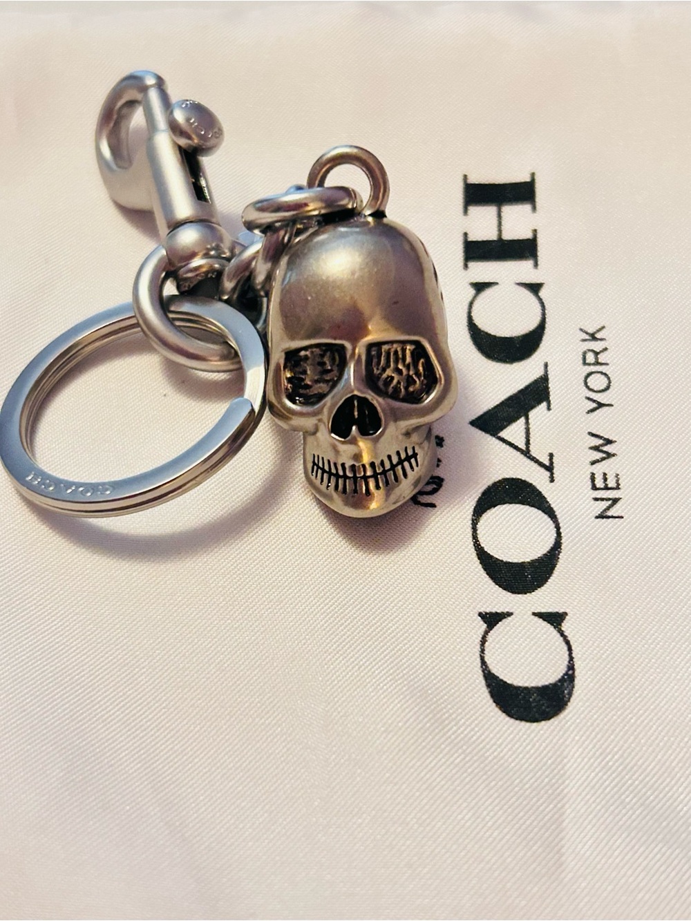 NWOT EXTREMELY RARE Coach Skull Bag Charm/ Keychain - Picture 4 of 16